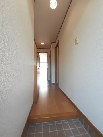 熊本市中央区坪井６丁目のアパートの玄関|収納もある玄関です
