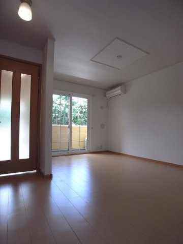 熊本市北区楡木２丁目のアパートの居間・リビング|ゆったりとした居間です