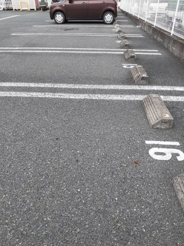 熊本市東区小山３丁目のアパートの駐車場|駐車場があるので、車を買う予定の方も安心です