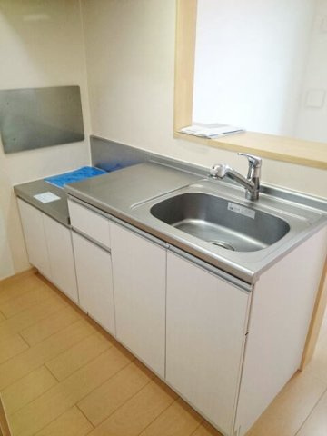 熊本市東区小山２丁目のアパートのキッチン|コンパクトなキッチンで掃除もラクラク