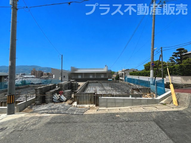 【外観】 | 福岡市南区寺塚1丁目2期　2号棟（全3棟）【仲介手数料無料・0円】 | 現地写真。プラス不動産販売なら、現場の全ての棟をまとめてご見学頂けます。