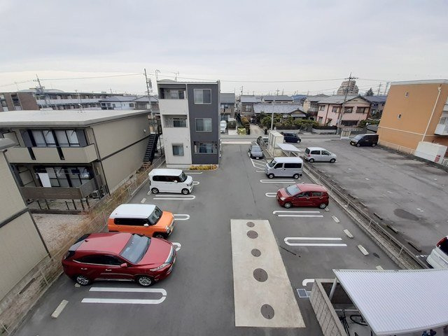 ベルカーサⅢの駐車場