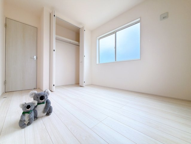 【洋室】 | 高崎市金古町　新築住宅 | さまざまにカスタマイズしていただけるシンプルなデザインの内装。ご自身で素敵な空間を創り上げられます。