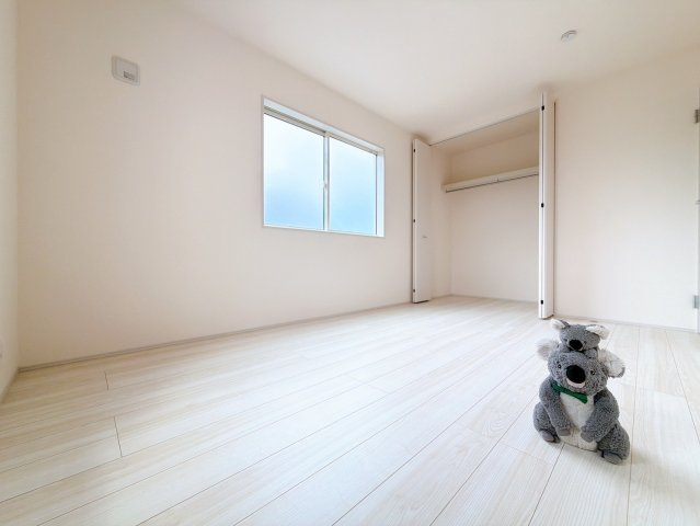 【洋室】 | 高崎市金古町　新築住宅 | 広さはお子様の勉強部屋にも適した広さ！
勉強机や本棚などの家具を置いてもフリースペースも確保することができます。