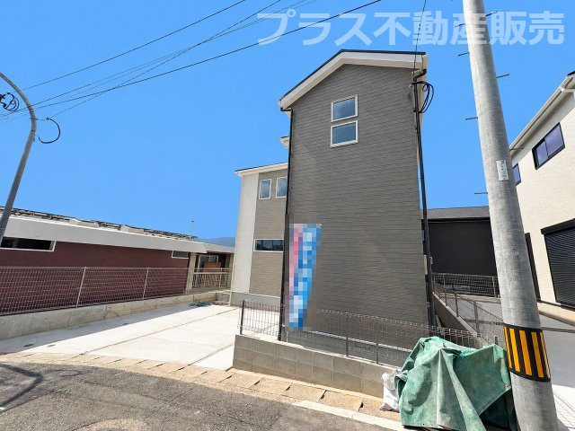 【外観】 | 福岡市南区寺塚1丁目2期　3号棟（全3棟）【仲介手数料無料・0円】 | 現地写真。プラス不動産販売なら、現場の全ての棟をまとめてご見学頂けます。