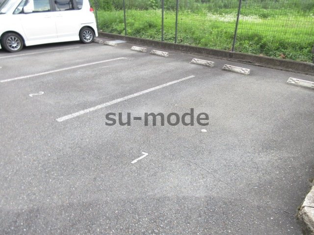 ジャスミンコートの駐車場