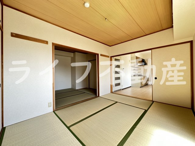 タカマツレジデンス布施southの和室|柔らかい畳が心地よい和室