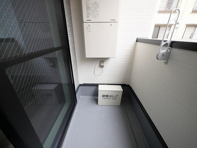 大阪市住吉区墨江１丁目のハイツのバルコニー