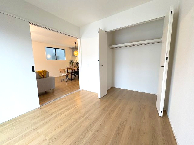 【洋室】 | 糟屋郡粕屋町花ヶ浦2丁目4期　1号棟（全1棟）【仲介手数料無料・0円】 | 施工例。施工例は完成時と異なる場合があります。