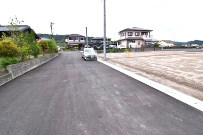【前面道路含む現地写真】 | 霧島市隼人町内山田3丁目