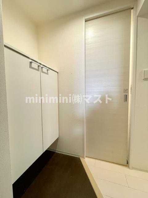APRILE南森町の玄関