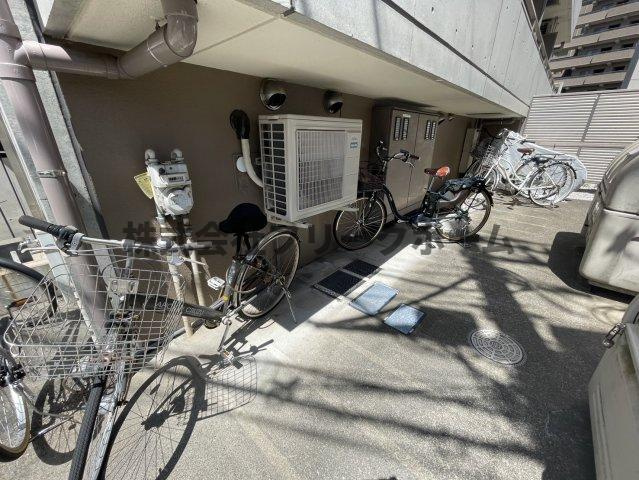 三鷹市下連雀３丁目の賃貸マンションの駐車場