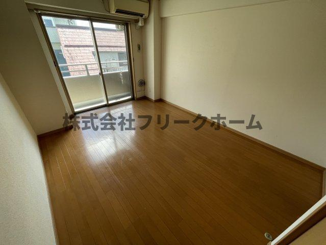 三鷹市下連雀３丁目の賃貸マンションの居間・リビング