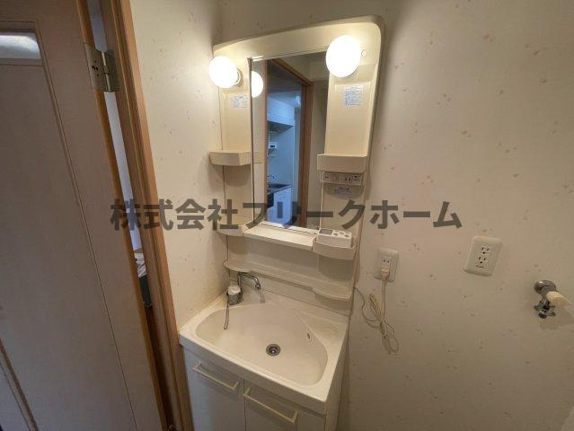 三鷹市下連雀３丁目の賃貸マンションの洗面所