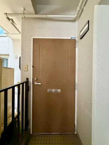 コスモコーポ北田辺の玄関