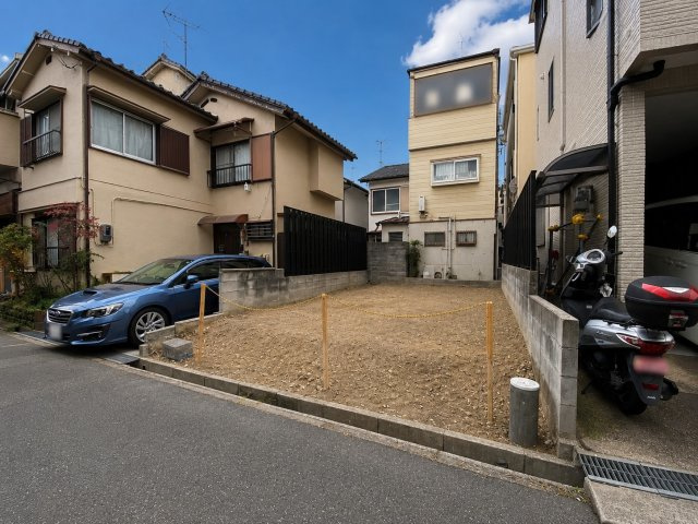 淀の原町Ⅱの外観|物件のことはもちろん、教育施設・スーパー・商業施設・公園・公共機関といった周辺の住環境も車でご案内します。ぜひ現地で暮らしやすさなどイメージしてください！（R7.10撮影）