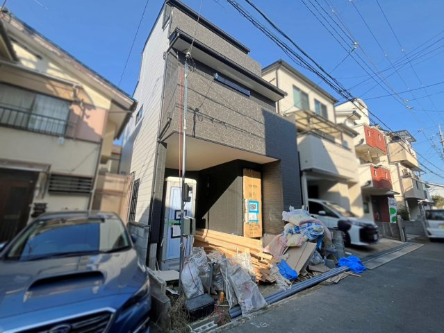 淀の原町Ⅱの外観|物件のことはもちろん、教育施設・スーパー・商業施設・公園・公共機関といった周辺の住環境も車でご案内します。ぜひ現地で暮らしやすさなどイメージしてください！（R7.10撮影）