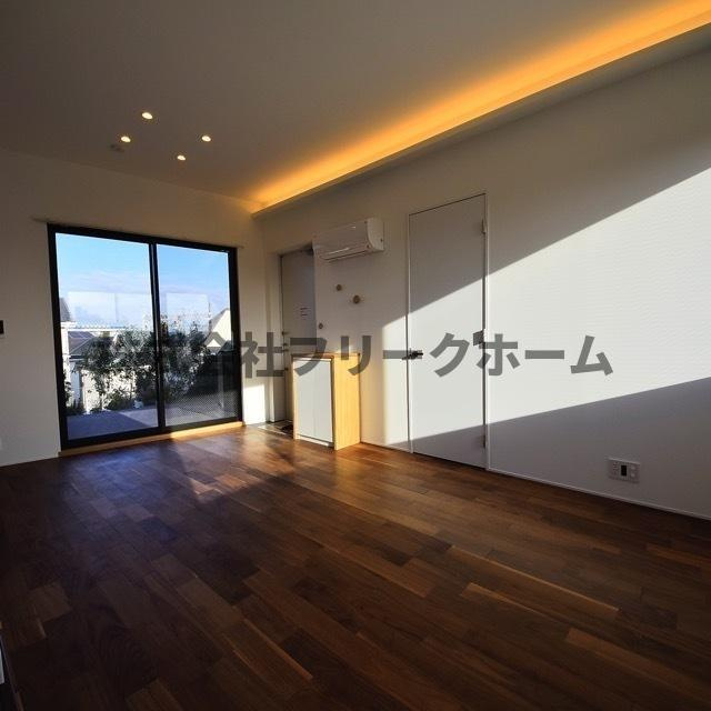 武蔵野市吉祥寺南町５丁目の賃貸マンションの玄関