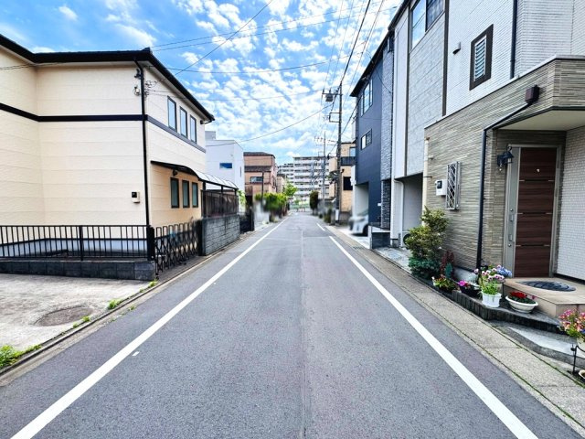 【周辺】 | 和光市白子3丁目　中古一戸建住宅（成増店） | 買物施設等もそろい至便ながらも閑静な住宅街の一角に位置しています。