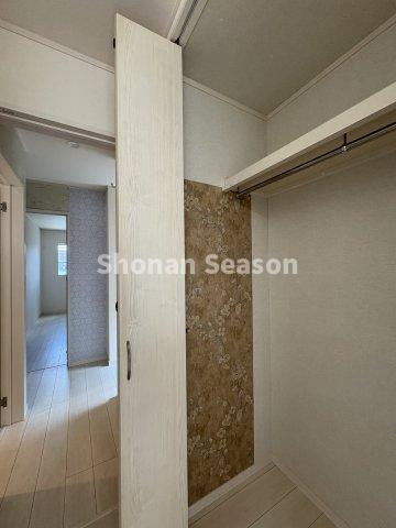 【収納】 | 全室収納付きで、増えがちな衣類なども、各部屋に収納でき便利ですよ。