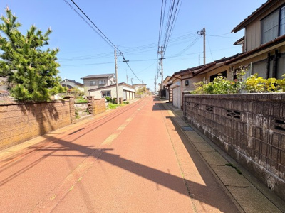 【前面道路含む現地写真】 | 上越市柿崎区柿崎　物置付き　7DK　