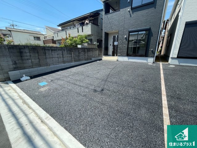 八尾市田井中　第1期　新築一戸建ての駐車場|駐車スペース！散水栓があるので、こまめに愛車を洗えます！