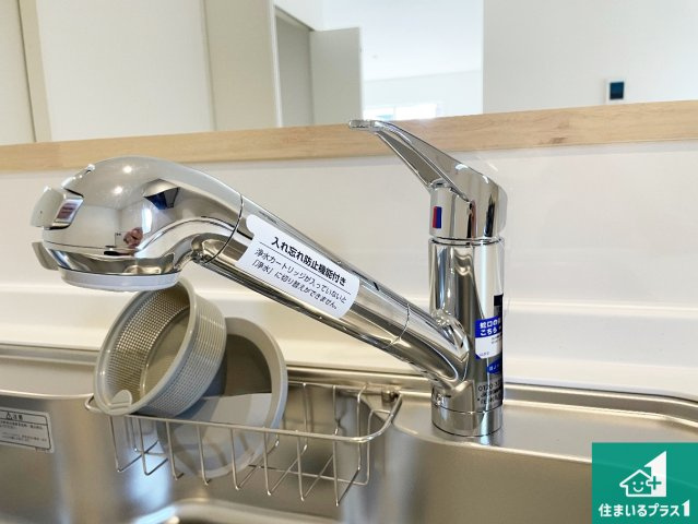 八尾市田井中　第1期　新築一戸建ての設備|浄水器を内蔵！炊飯時、お茶を作る時に安心してお水を使えます！お湯と冷水、浄水と原水、シャワーの切替えもワンタッチです！