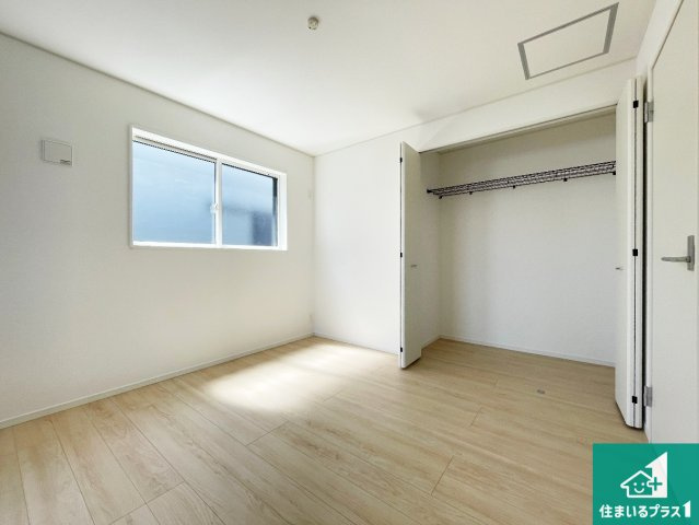 八尾市田井中　第1期　新築一戸建ての洋室|シンプルな洋室は、自分好みのインテリアが楽しめます♪ご家族とインテリアや家具を選びに行くのは物件購入時の醍醐味の一つです。ぜひお楽しみください♪