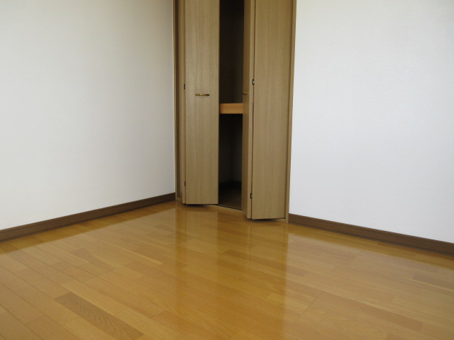 コーポ謠（ウタ）の洋室