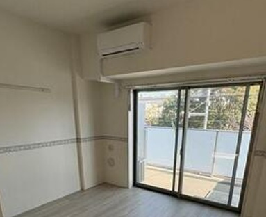 横浜市西区浅間町４丁目の賃貸マンションの居間・リビング