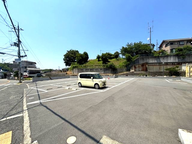 新栄プロパティー太子の駐車場