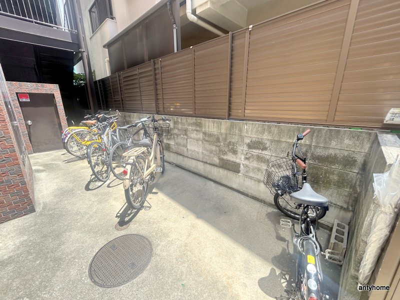 メガドームウエスト　仲介手数料無料の駐車場