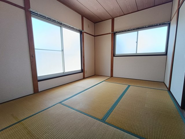 グランデージ徳吉Bの和室|☆広々収納が豊富。角部屋♪一部屋　和の部屋を♪