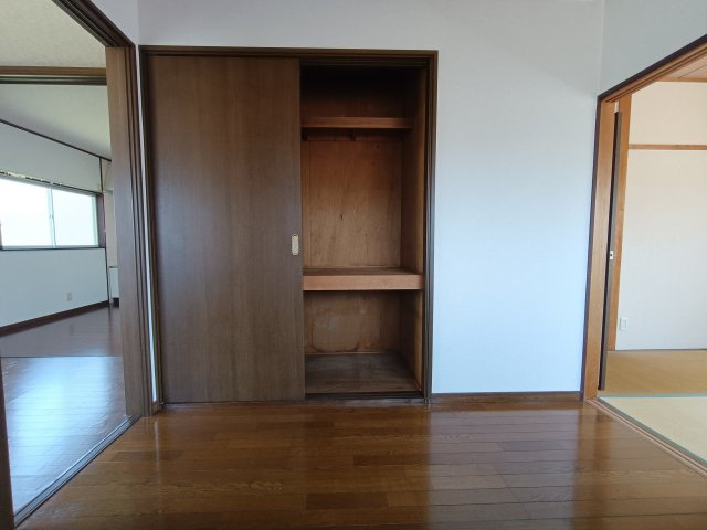 グランデージ徳吉Bの収納|☆収納が豊富♪角部屋で陽当たりもバッチリ♪