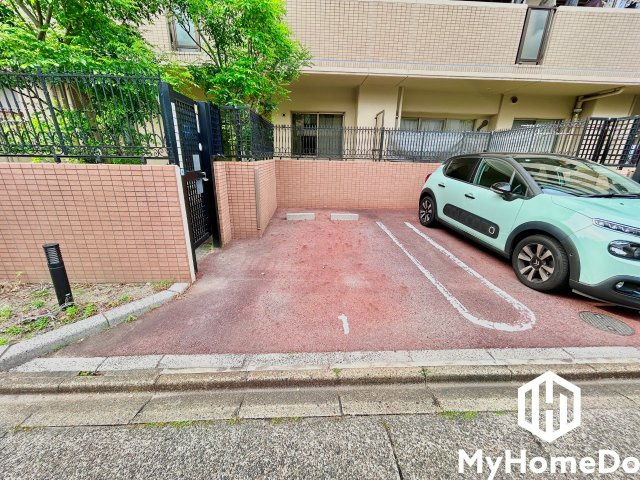 メイツ黒川の駐車場