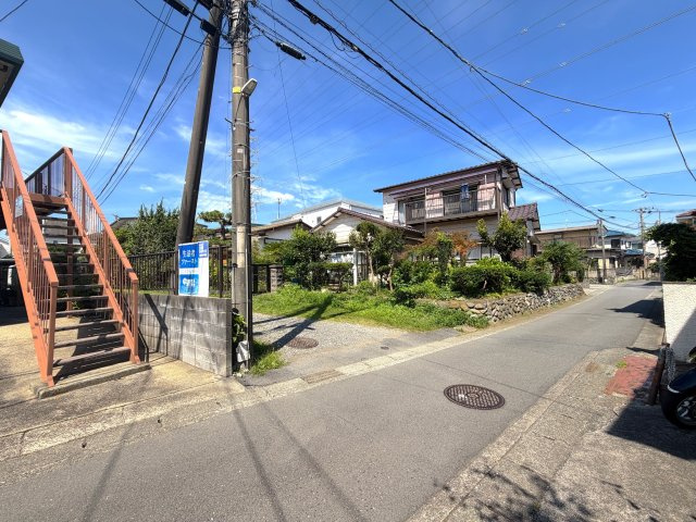 土地面積87坪以上！建築条件無し／瀬谷区阿久和東2丁目の前面道路含む現地写真|前面道路は交通量も少なく、落ち着いた住環境。