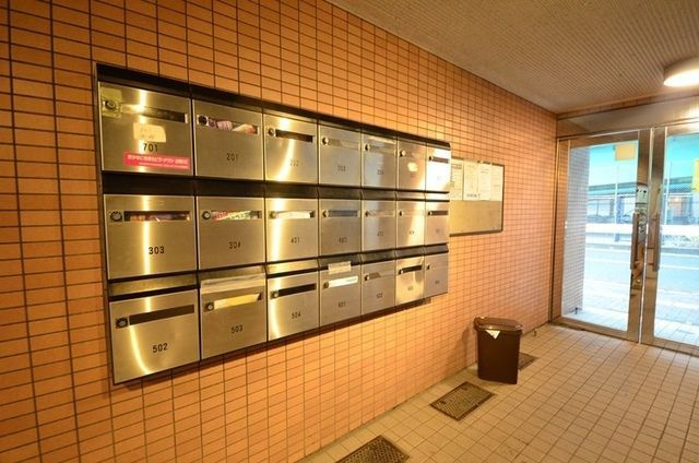 ヴィア明大前のロビー