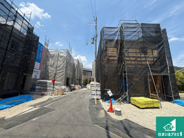 交野市神宮寺　第7期　新築一戸建ての前面道路含む現地写真|周辺は落ち着いた街並みの住宅地！子育てがしやすい住環境です！まだ未完成ですが、現地でしかわからない事もございます。是非一度ご覧ください。