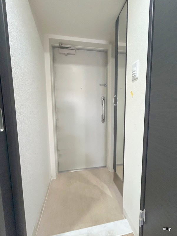ルーエ桜川　仲介手数料無料の玄関