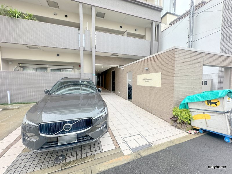 ルーエ桜川　仲介手数料無料のエントランス