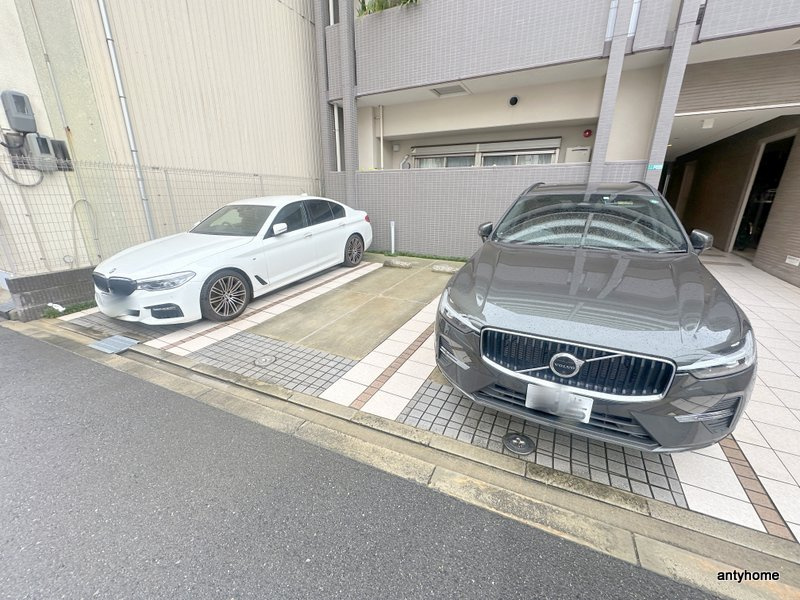 ルーエ桜川　仲介手数料無料の駐車場