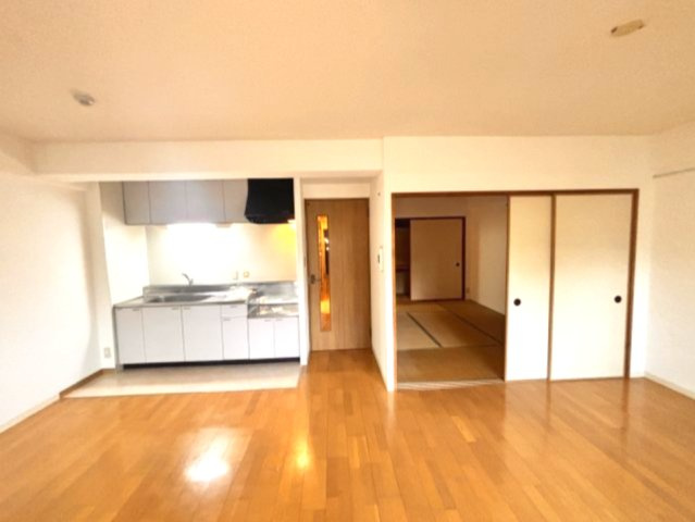 フォリア岡本の居間・リビング