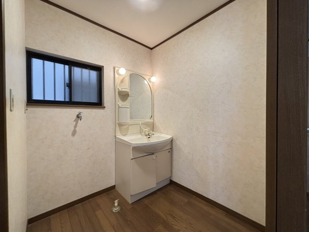 高石市綾園2丁目　中古戸建の洗面所