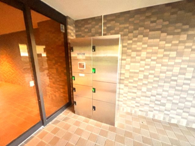フォリア岡本のエントランス