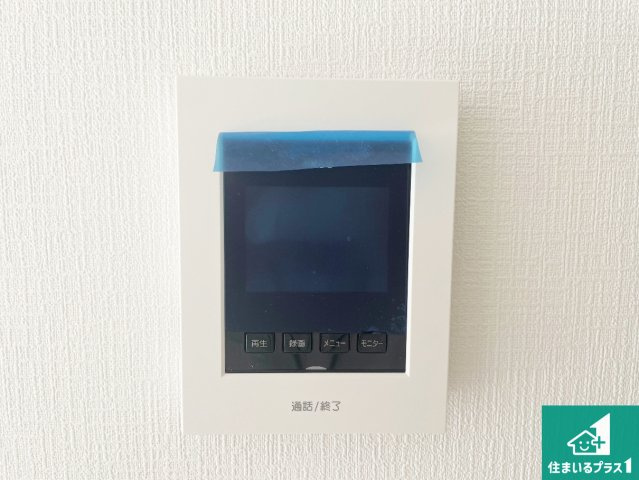 交野市神宮寺　第7期　新築一戸建ての防犯設備|カラーモニターインターホン！声だけでなく来訪者の姿や顔がモニターで確認できるので、小さなお子様がいらっしゃるご家庭でも安心できます！