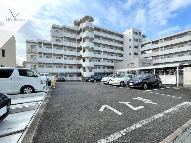 目黒本町マンションの駐車場