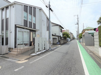 【前面道路含む現地写真】 | 練馬区大泉学園6丁目　中古戸建 | 北側5.4ｍ公道・店舗入口