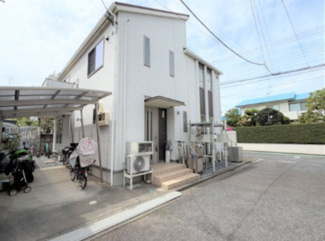 【前面道路含む現地写真】 | 練馬区大泉学園6丁目　中古戸建 | 東側・約4ｍ私道
自宅部分（駐車スペースあり）