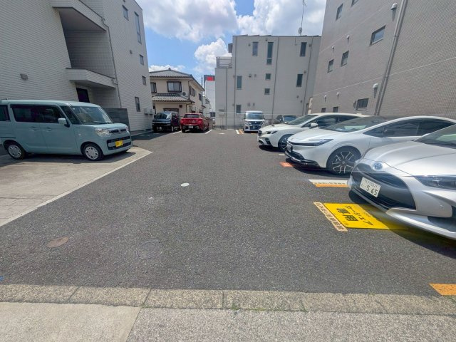 HERMANA.Sの駐車場