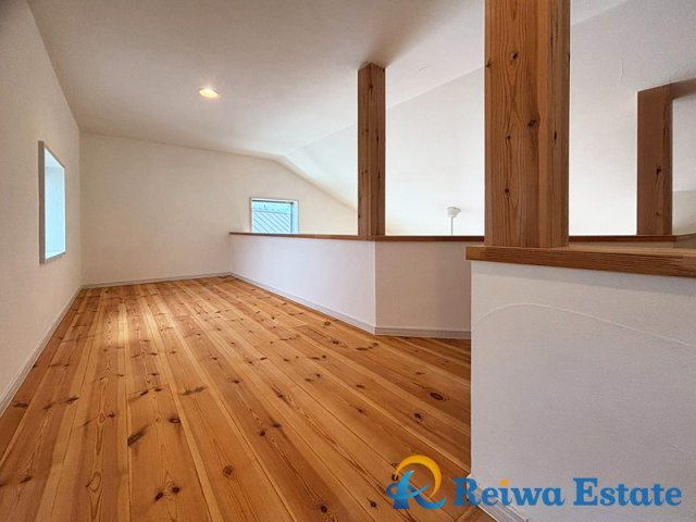 中古戸建　茅ヶ崎市松が丘2丁目の収納|あると便利なロフトは上り下りがしやすい固定階段。大容量でゆとりのある空間です！